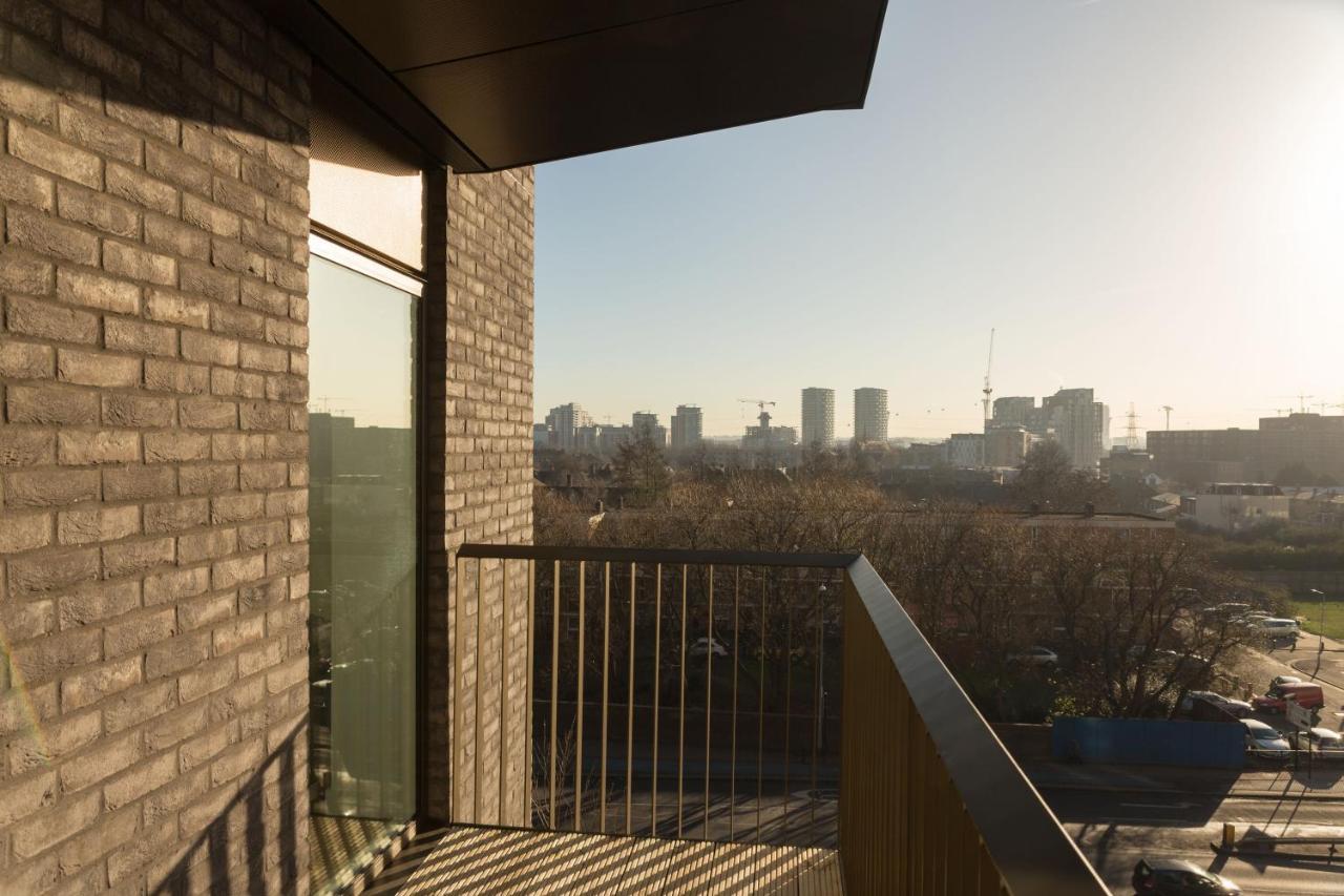 Spacious & Modern 1 Bedroom Close To Station In E16 伦敦 外观 照片
