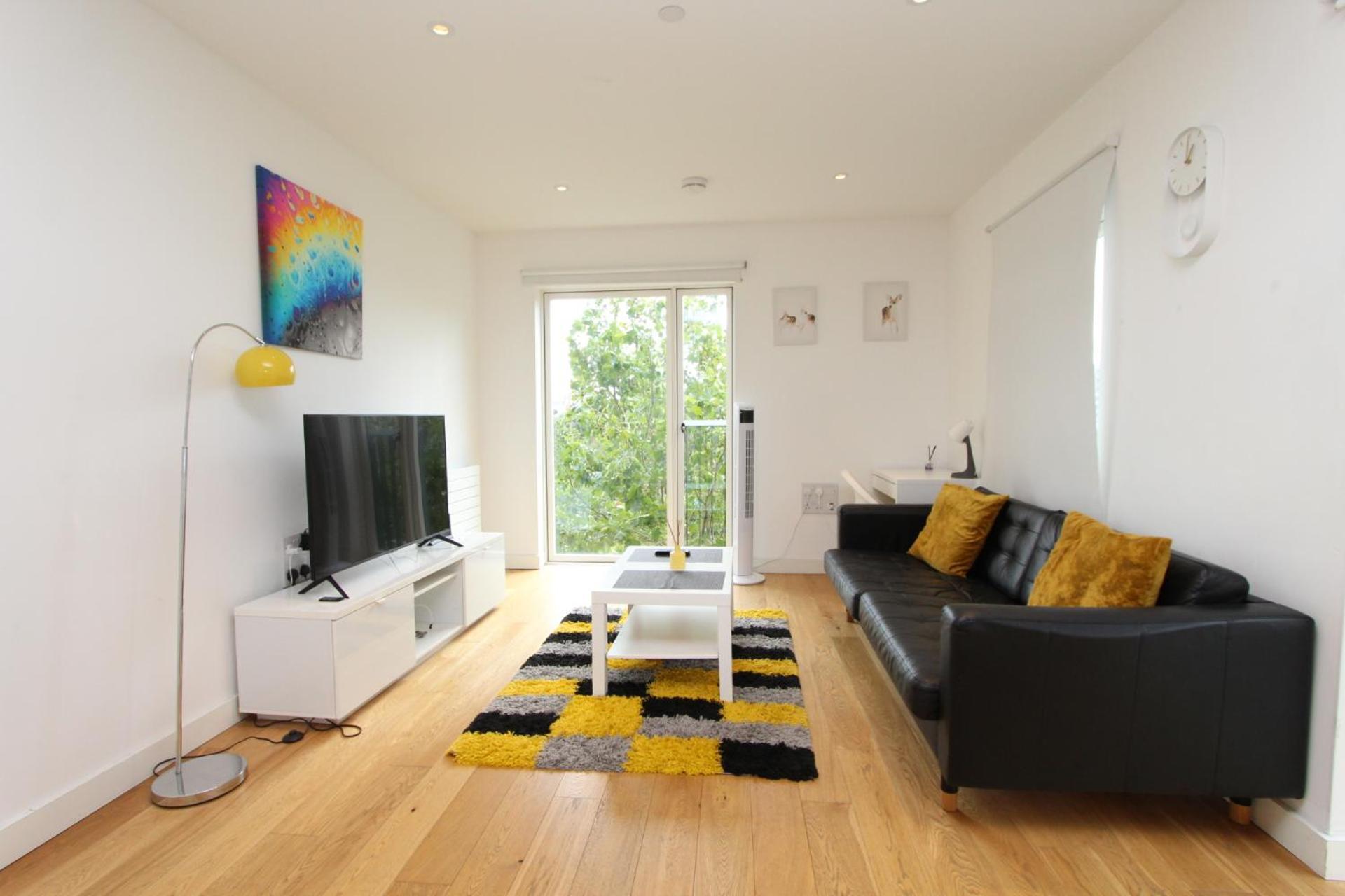 Spacious & Modern 1 Bedroom Close To Station In E16 伦敦 外观 照片
