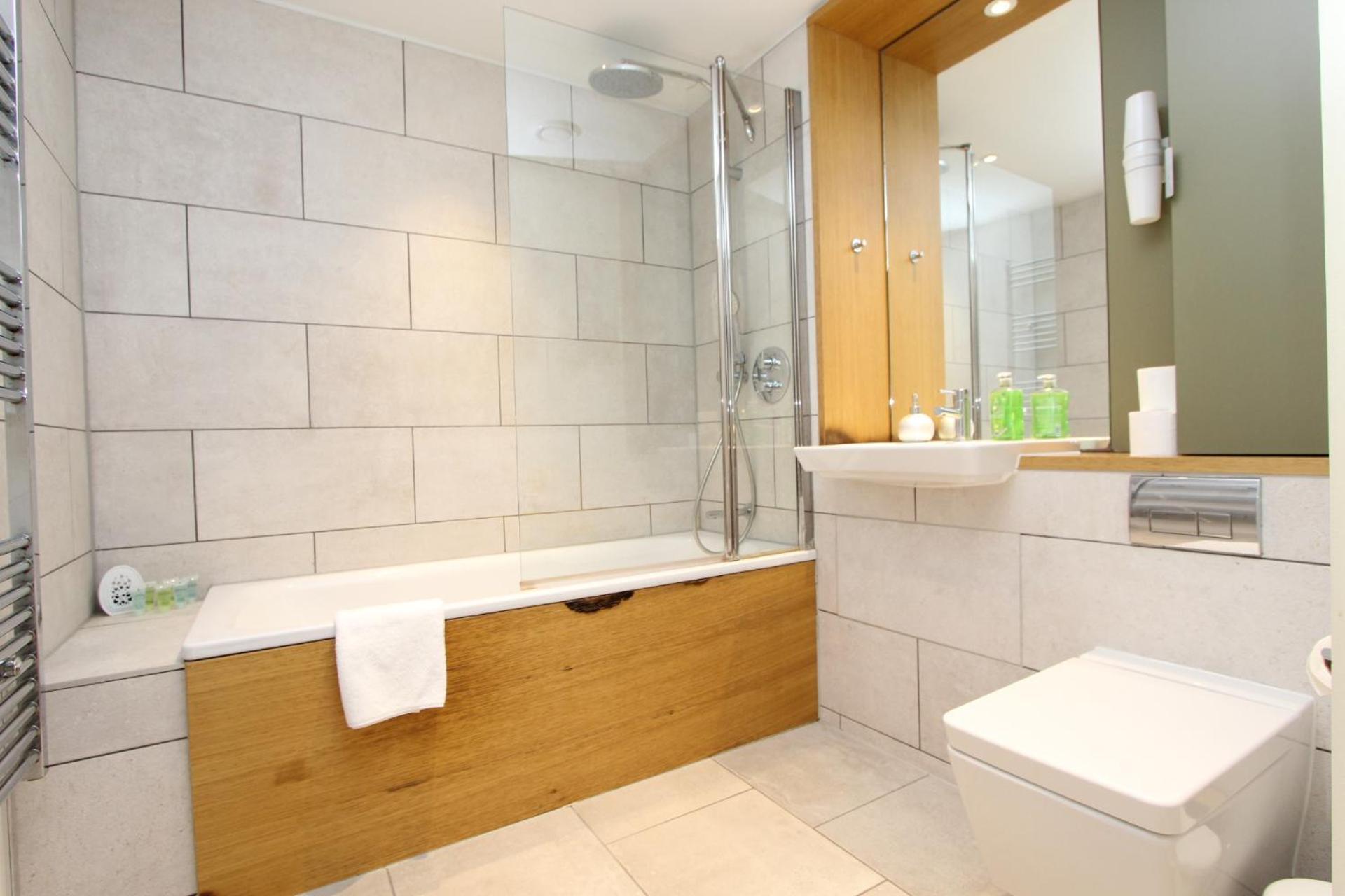 Spacious & Modern 1 Bedroom Close To Station In E16 伦敦 外观 照片